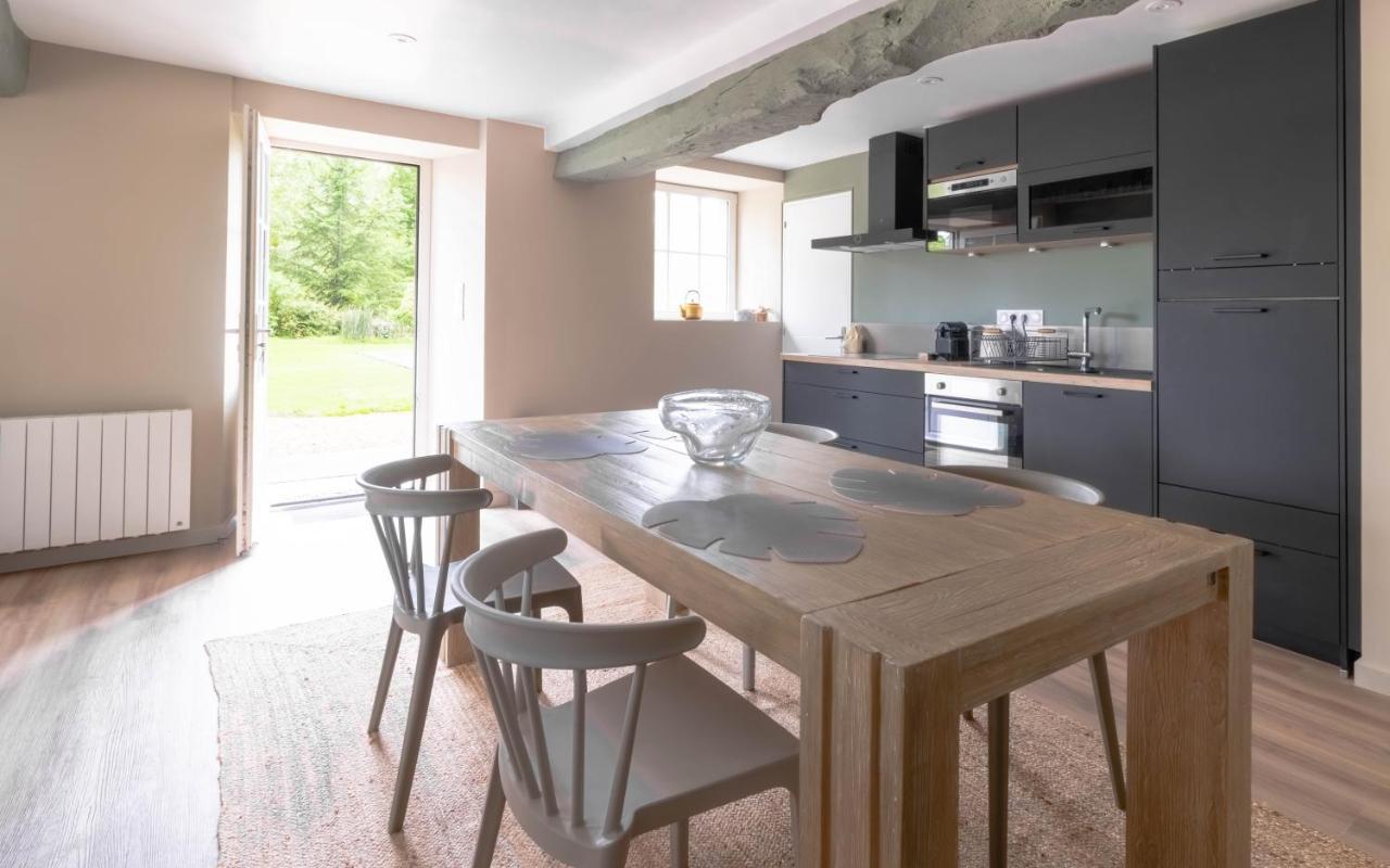 Manoir Du Vau D Arz Gites Et Chambres D Hotes Avec Piscine Malansac Exteriör bild