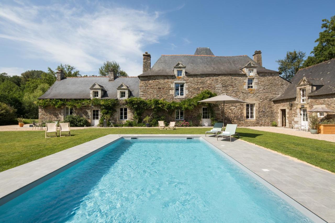 Manoir Du Vau D Arz Gites Et Chambres D Hotes Avec Piscine Malansac Exteriör bild