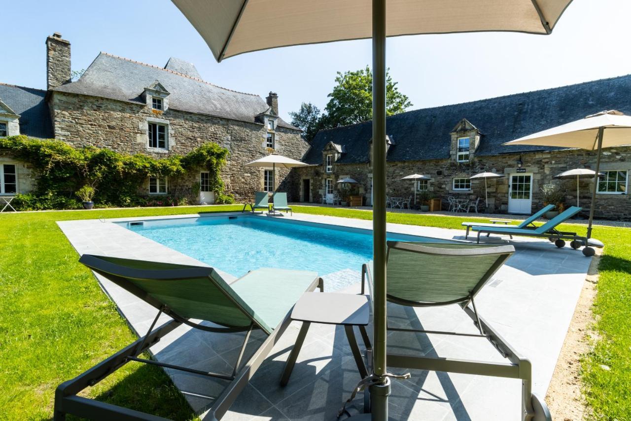 Manoir Du Vau D Arz Gites Et Chambres D Hotes Avec Piscine Malansac Exteriör bild