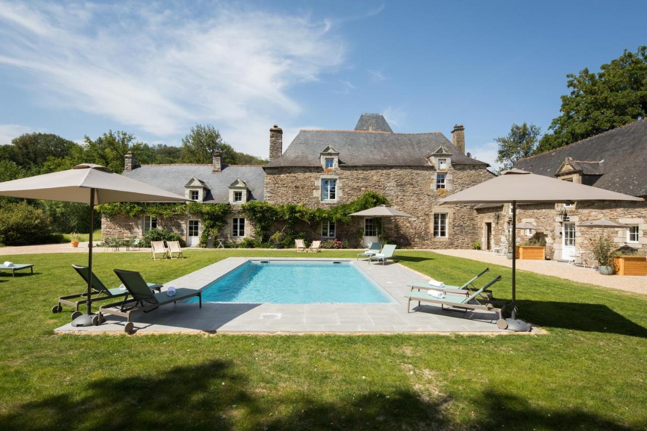 Manoir Du Vau D Arz Gites Et Chambres D Hotes Avec Piscine Malansac Exteriör bild