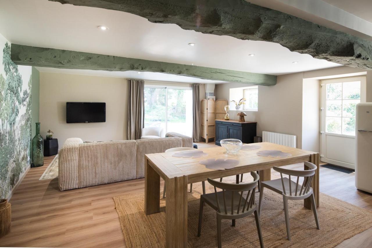 Manoir Du Vau D Arz Gites Et Chambres D Hotes Avec Piscine Malansac Exteriör bild