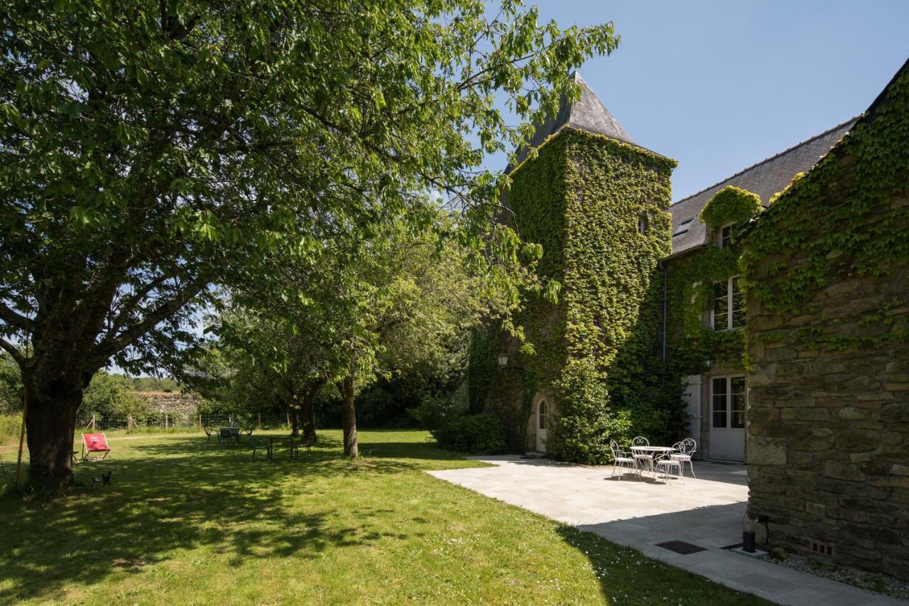 Manoir Du Vau D Arz Gites Et Chambres D Hotes Avec Piscine Malansac Exteriör bild